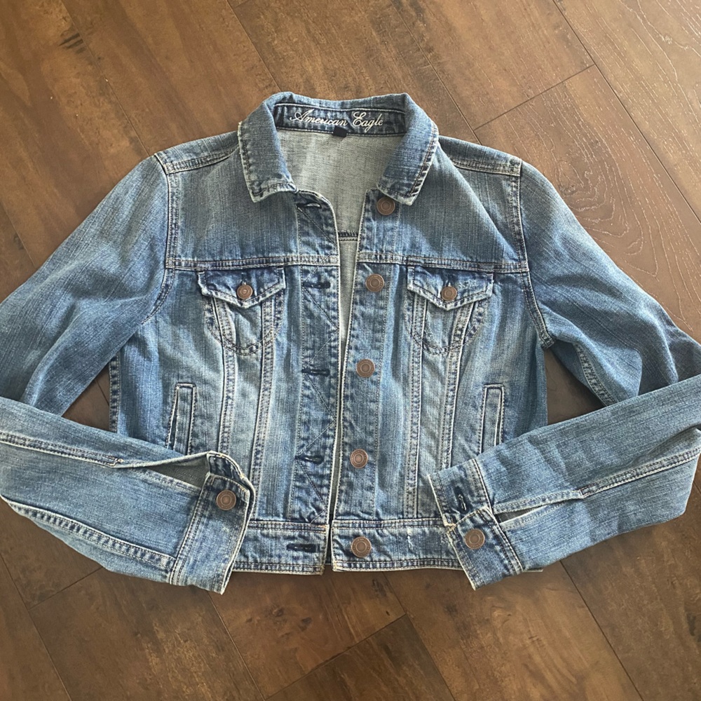 AE Jean Jacket Size Medium - Picture 1 of 9